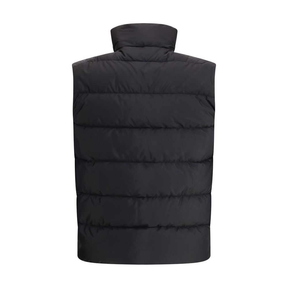 Veste sans manches Prada en polyamide recyclé noir, style moderne et écologique, vue de face.