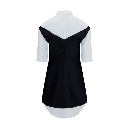 Robe décontractée en laine noire Balenciaga Oves Aries, coupe élégante et confortable, portée décontractée.