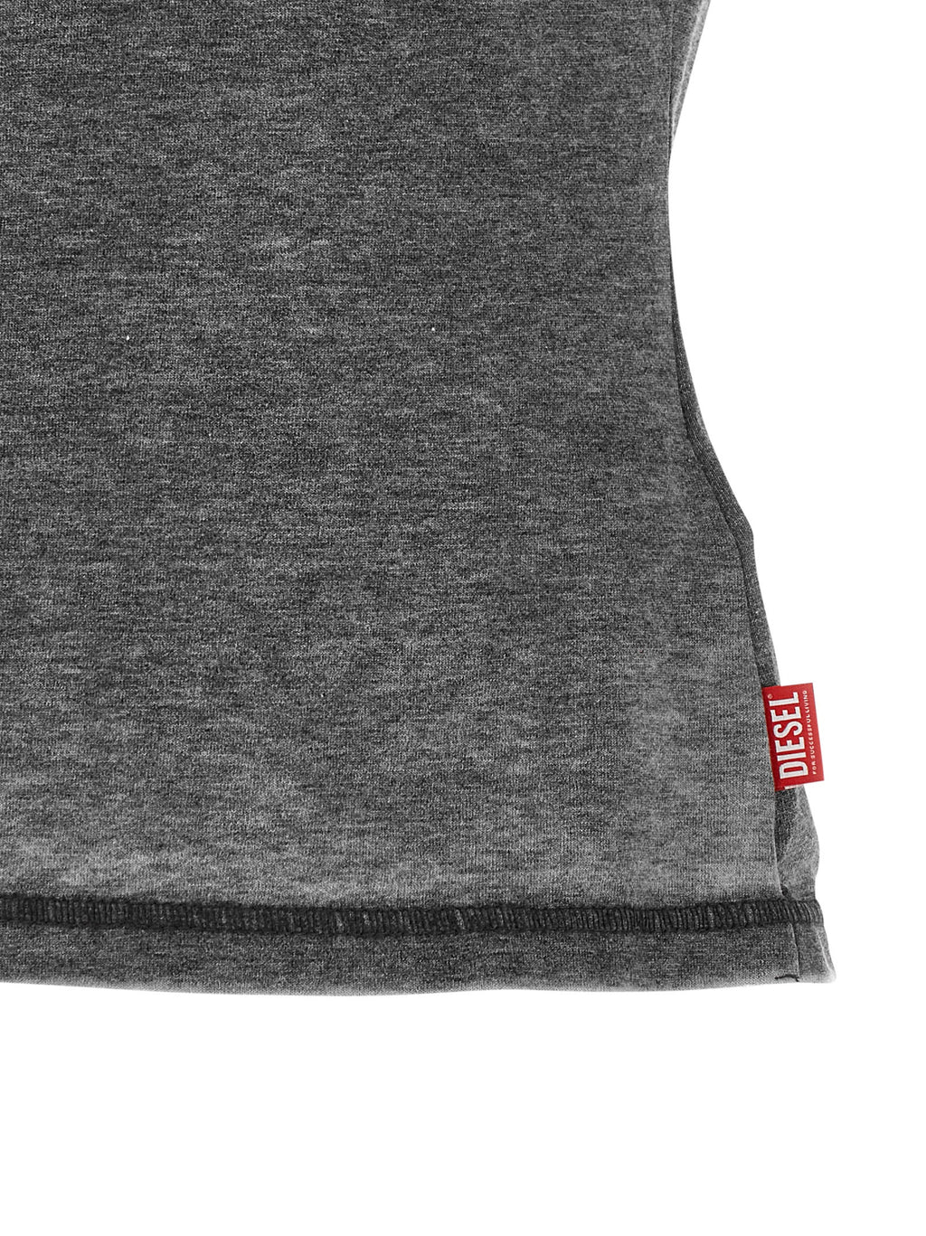 T-shirt en polyester gris de la marque Diesel, coupe classique avec logo discret sur la poitrine.