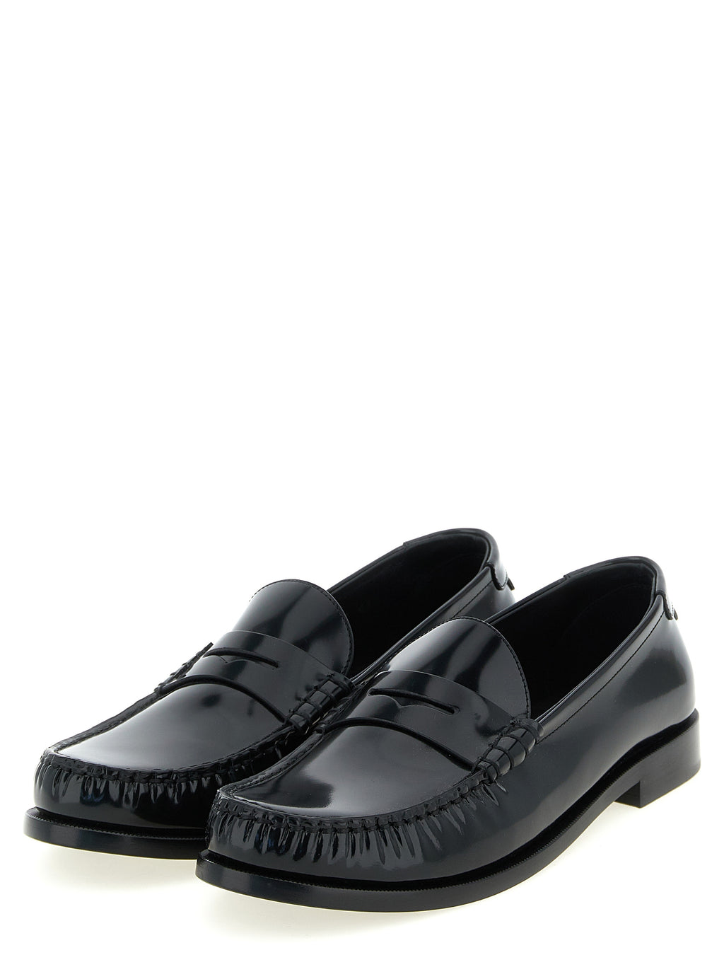 Mocassins Saint Laurent en cuir de veau noir, chaussures slip-on élégantes pour homme, vue de face sur fond neutre.