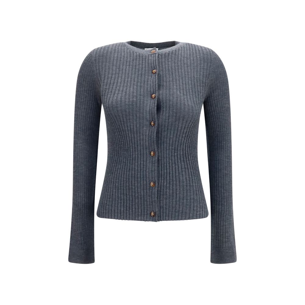 Cardigan gris en cachemire Burberry porté, détails du tissu doux et élégant, col en V et boutons à l'avant.