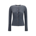 Cardigan gris en cachemire Burberry porté, détails du tissu doux et élégant, col en V et boutons à l'avant.