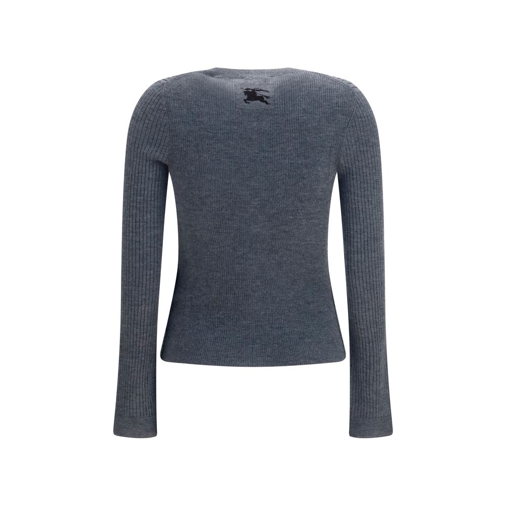 Cardigan en cachemire gris de la marque Burberry, à décolleté en V et boutons, porté sur un mannequin.