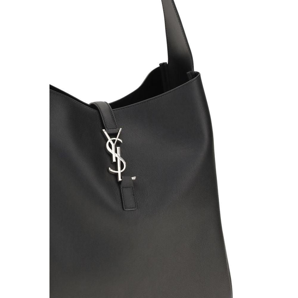 Sac à main Saint Laurent Bos Taurus en cuir de veau noir, élégant et sophistiqué, porté sur l'épaule, avec détails en or.