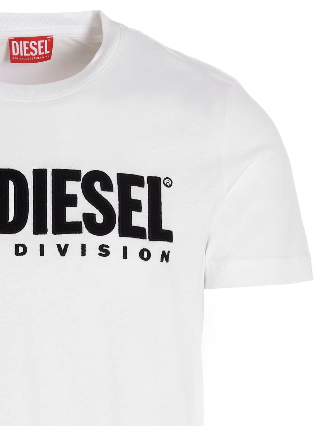 T-shirt blanc en coton de la marque Diesel, coupe classique avec logo Diesel visible sur le devant.