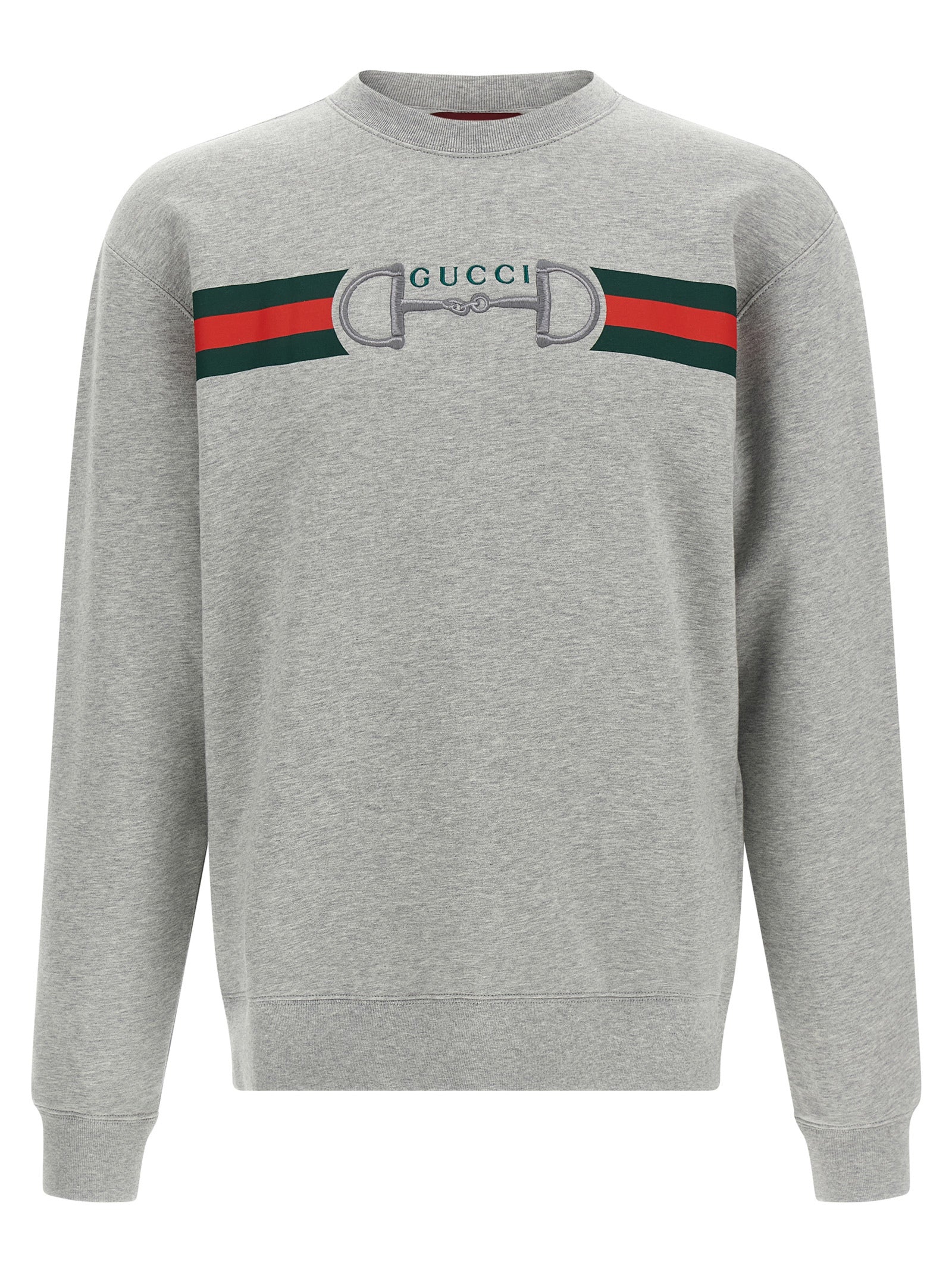 Sweat-shirt gris en coton de la marque Gucci, avec logo discret visible sur le devant, porté dans un style décontracté.
