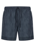 Shorts de bain en polyester bleu de Gucci, style décontracté, avec logo Gucci visible sur le devant.