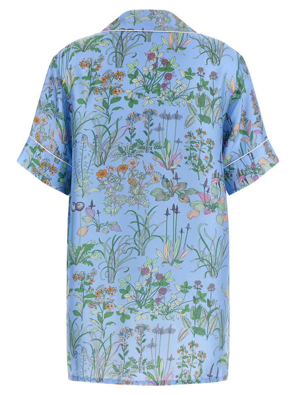 Blouse en soie bleue Gucci pour femme, coupe élégante et tissu fluide, portée avec col et manches longues.