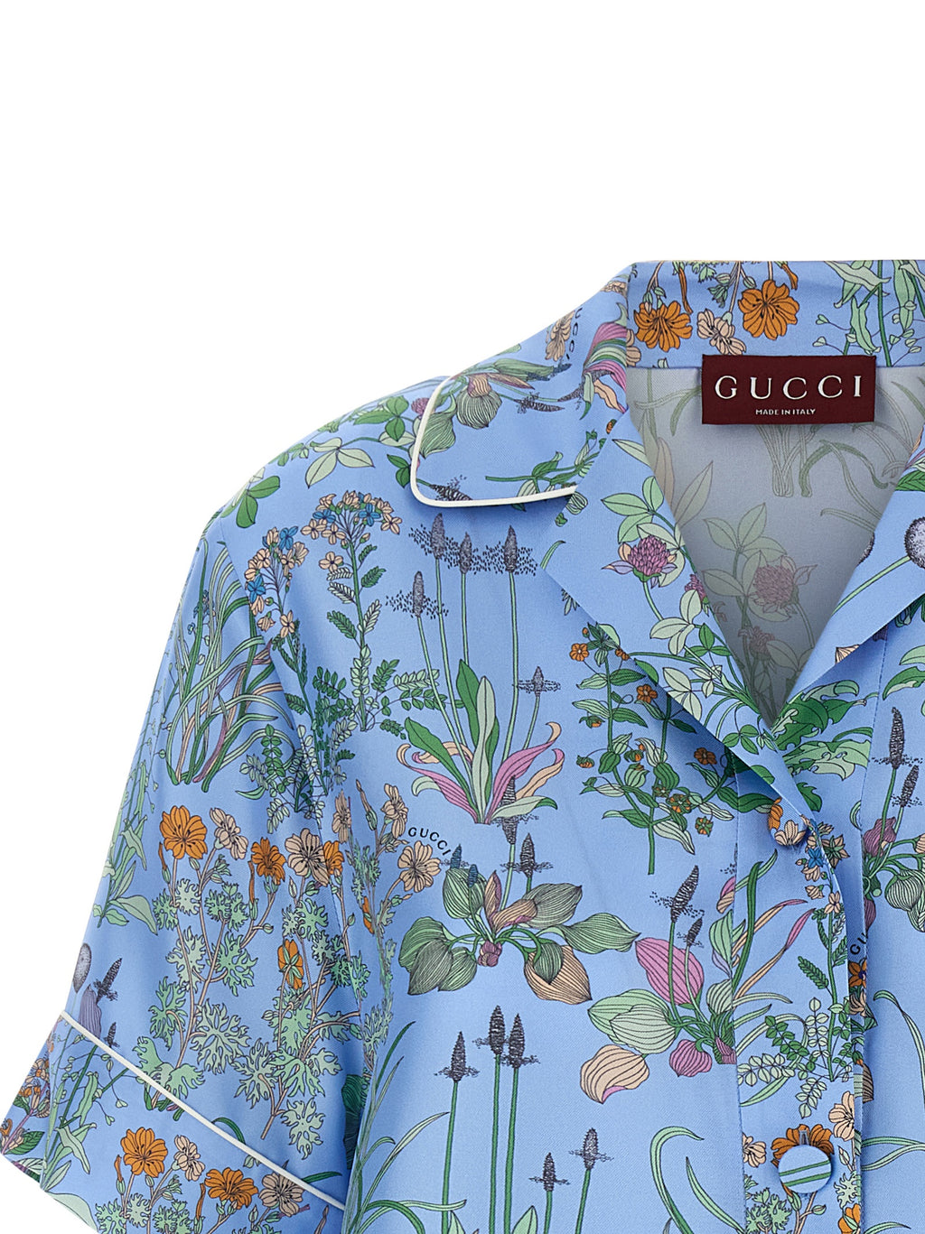 Blouse en soie bleue Gucci pour femme, coupe élégante et tissu fluide, vue de face sur fond neutre.