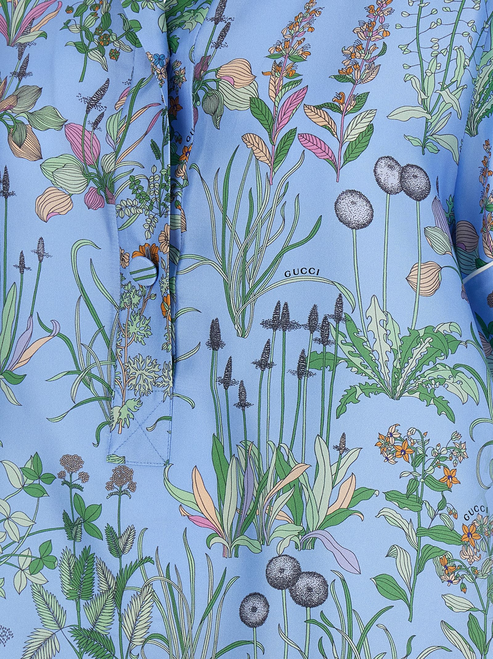 Blouse en soie bleue Gucci pour femme, coupe élégante et tissu luxueux, vue de face sur mannequin.