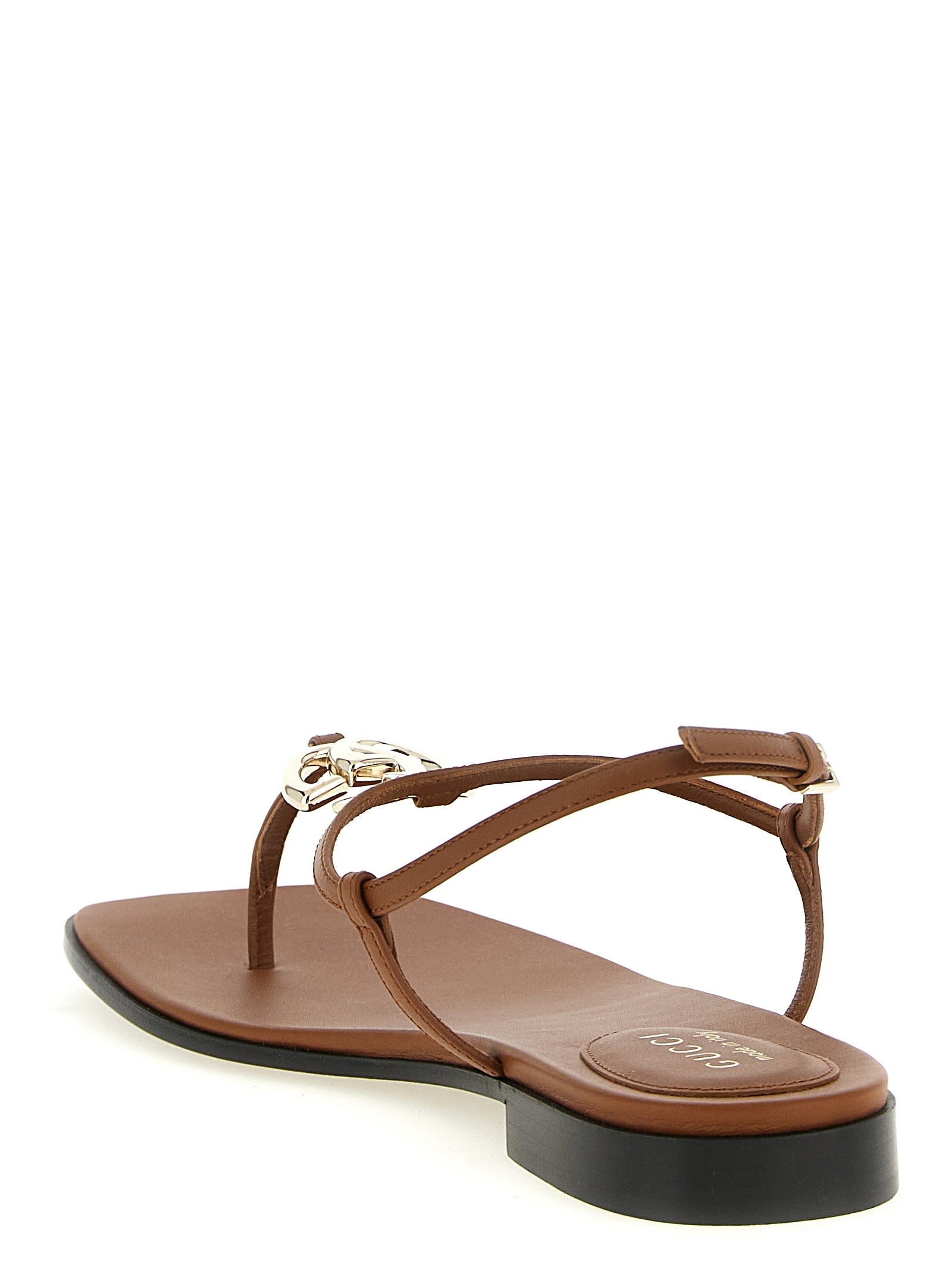 Sandales plates en cuir de veau marron de Gucci, style élégant et confortable pour femmes.