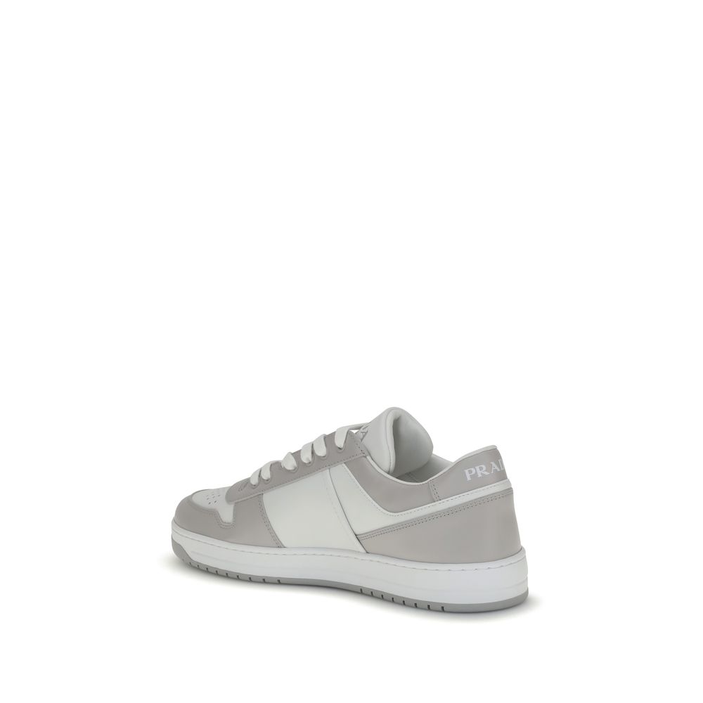 Chaussures basses Prada Bos Taurus en cuir de veau multicolore, sneakers décontractés avec design coloré et élégant.