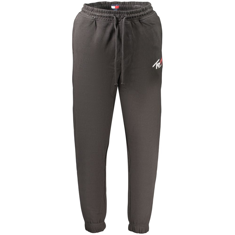 Pantalon homme en coton noir de la marque Tommy Hilfiger, coupe classique et ajustée, visible sur le mannequin.