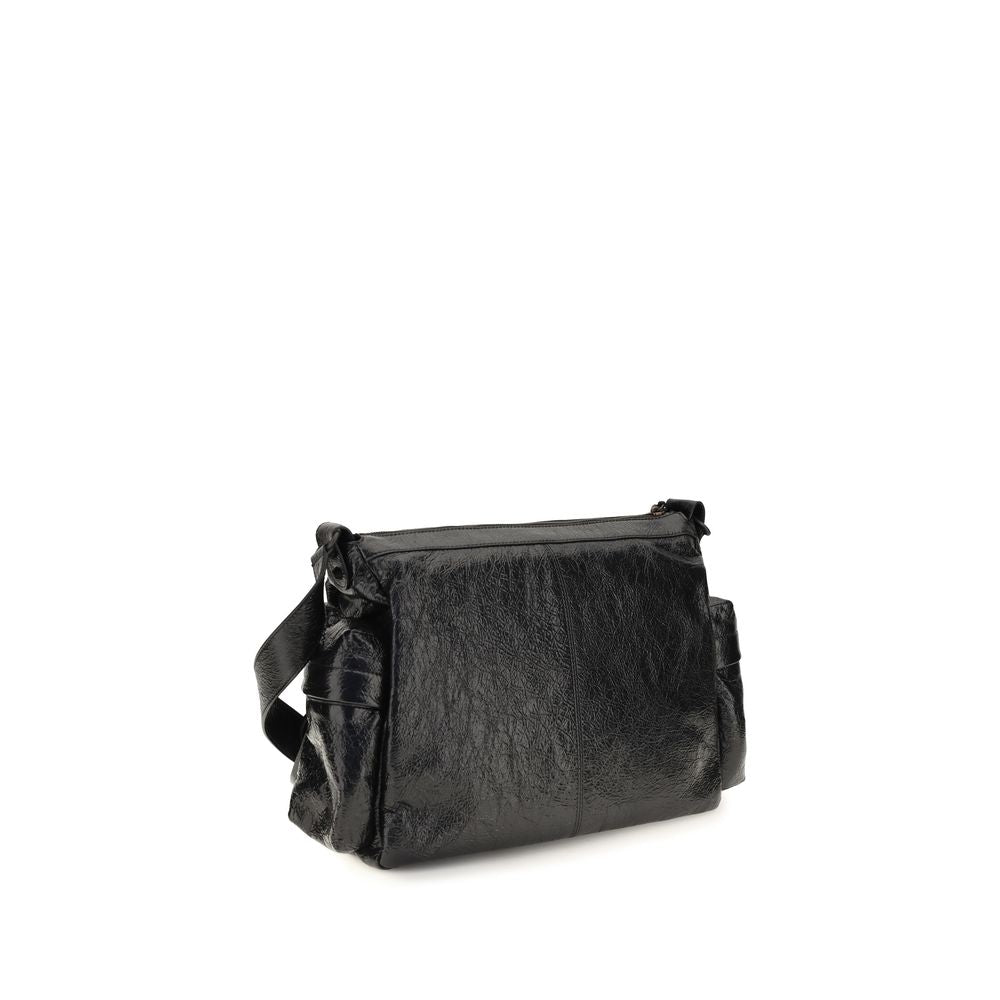 Sac à épaule Balenciaga en cuir d'agneau noir, design élégant et moderne, avec détails sophistiqués et finition de haute qualité.