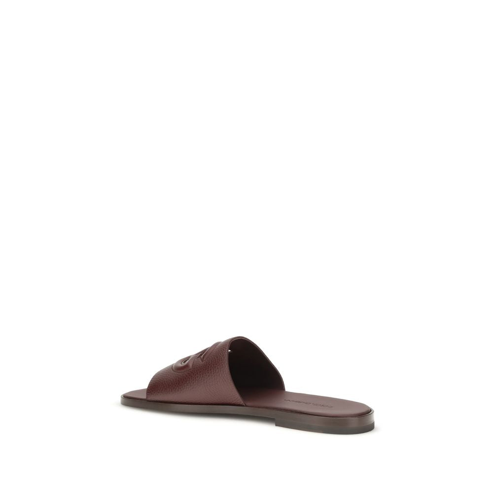 Sandales plates en cuir de veau marron Bos Taurus de Dolce & Gabbana, élégantes et confortables pour un style sophistiqué.