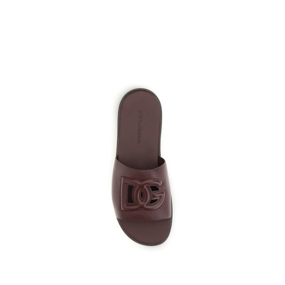 Sandales plates en cuir de veau marron Bos Taurus de Dolce & Gabbana, avec design élégant et finition soignée.
