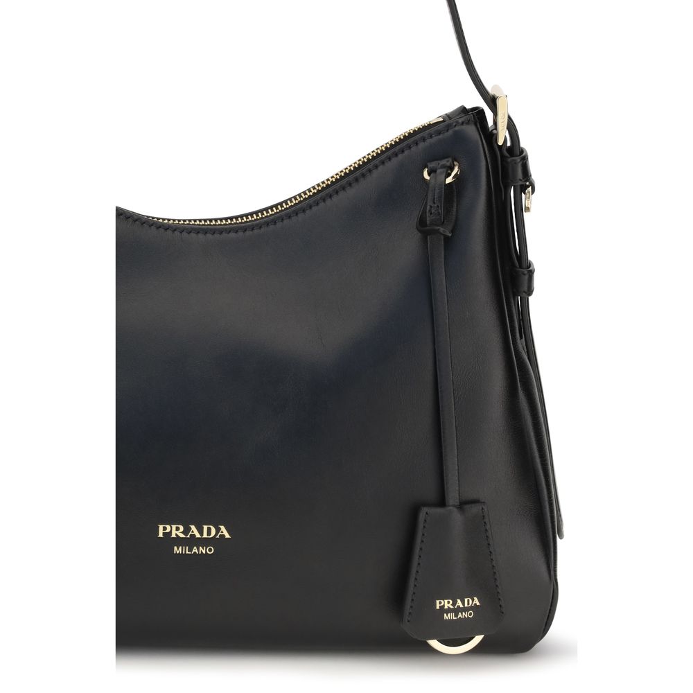 Sac à épaule en cuir de veau noir Prada Bos Taurus, élégant et sophistiqué, avec détails en métal doré.
