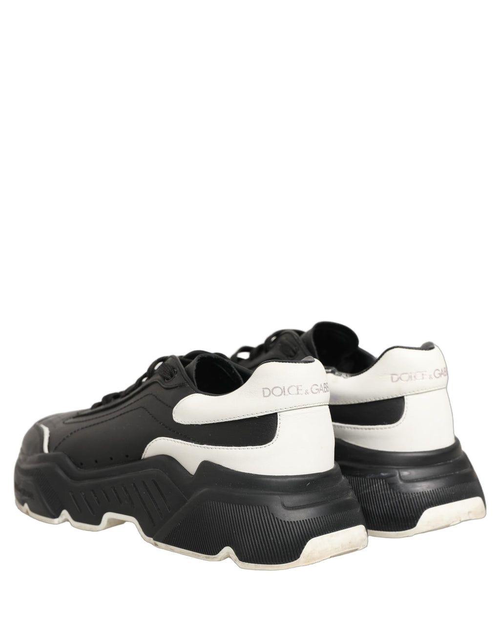 Chaussures basses Dolce & Gabbana Daymaster noires et blanches, sneakers tendance en cuir avec logo sur le côté.