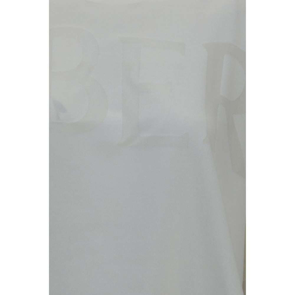 T-shirt blanc en coton Burberry, vêtement décontracté avec logo emblématique, porté sur un mannequin.