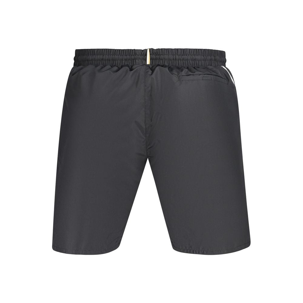 Shorts pour hommes Hugo Boss Nero en polyester, style décontracté avec ceinture, couleur noire, tissu léger et confortable.