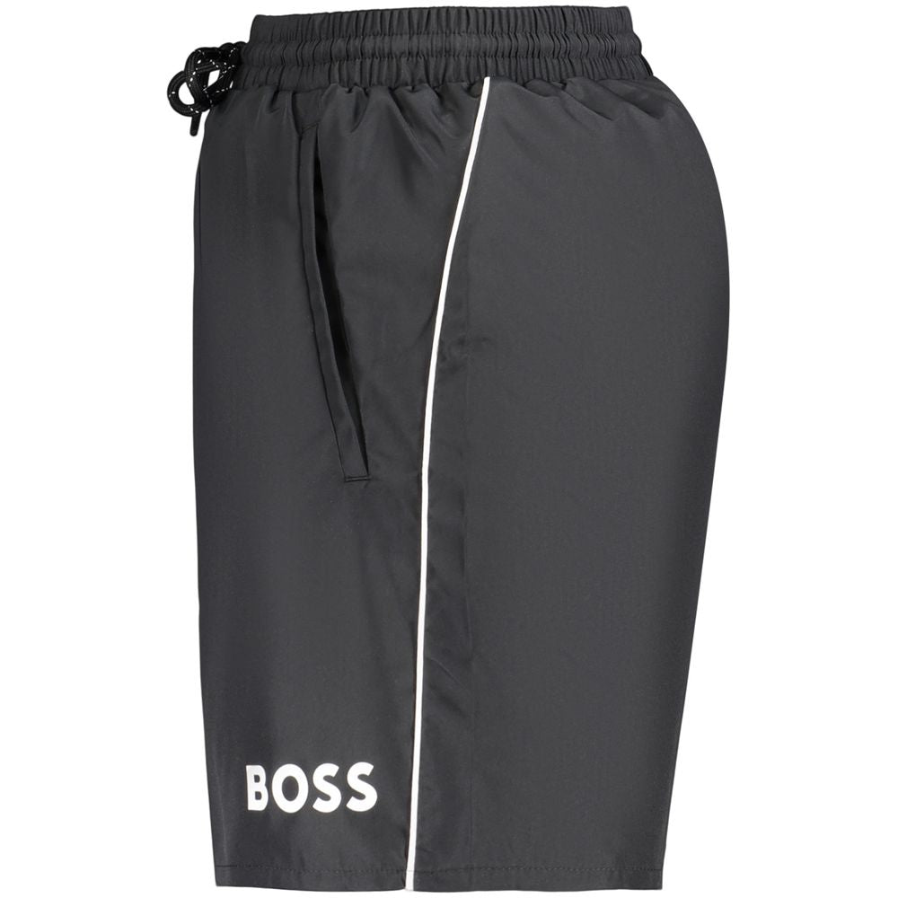 Shorts pour hommes Hugo Boss Nero en polyester, silhouette décontractée, couleur noire, avec ceinture et poches visibles.