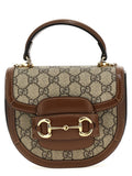 Sac à main Gucci en polyéthylène marron avec poignée, design élégant et moderne, visible de face dans l'image.