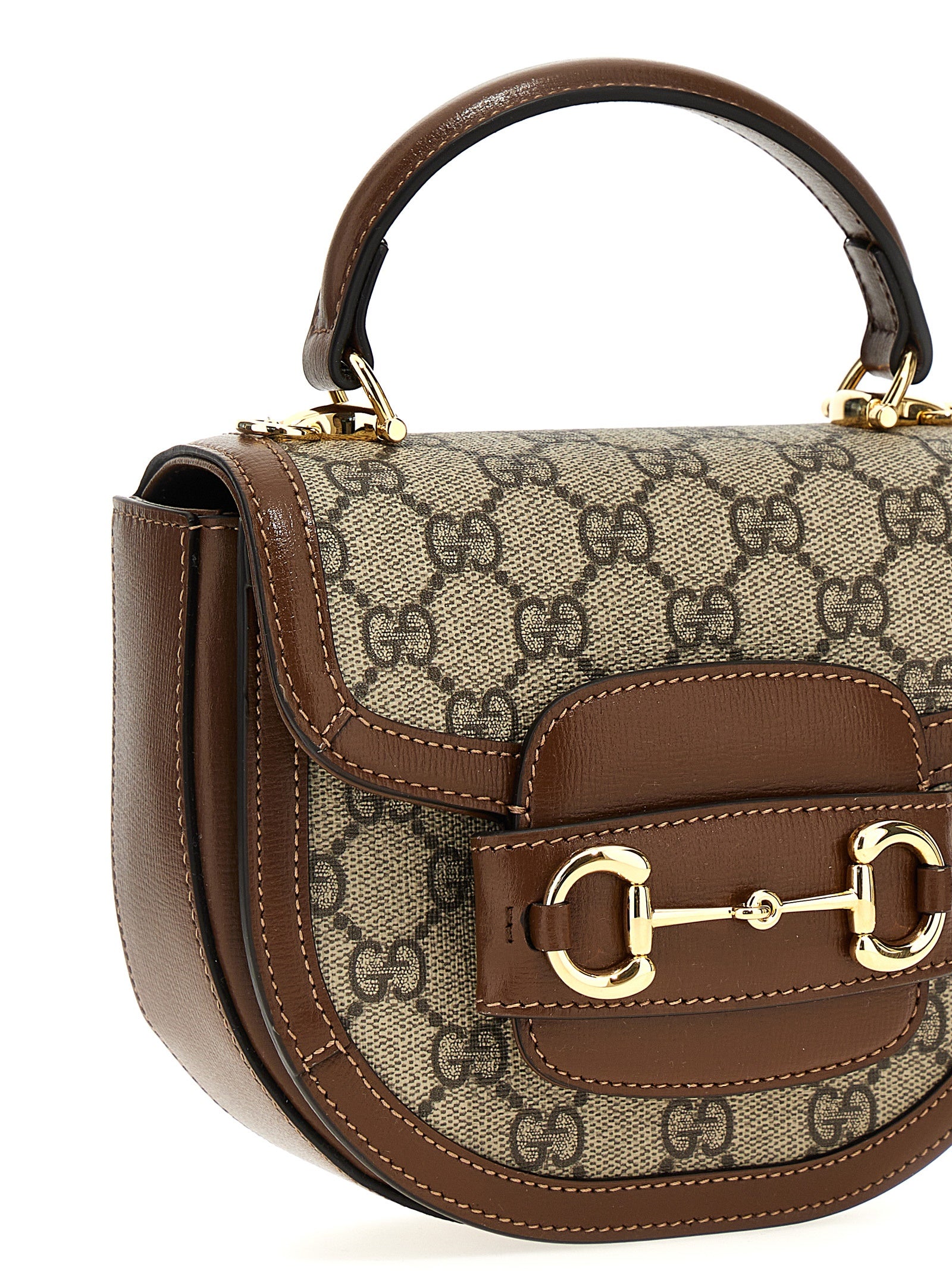 Sac à main Gucci en polyéthylène marron avec poignées, design élégant et moderne visible sur l'image.
