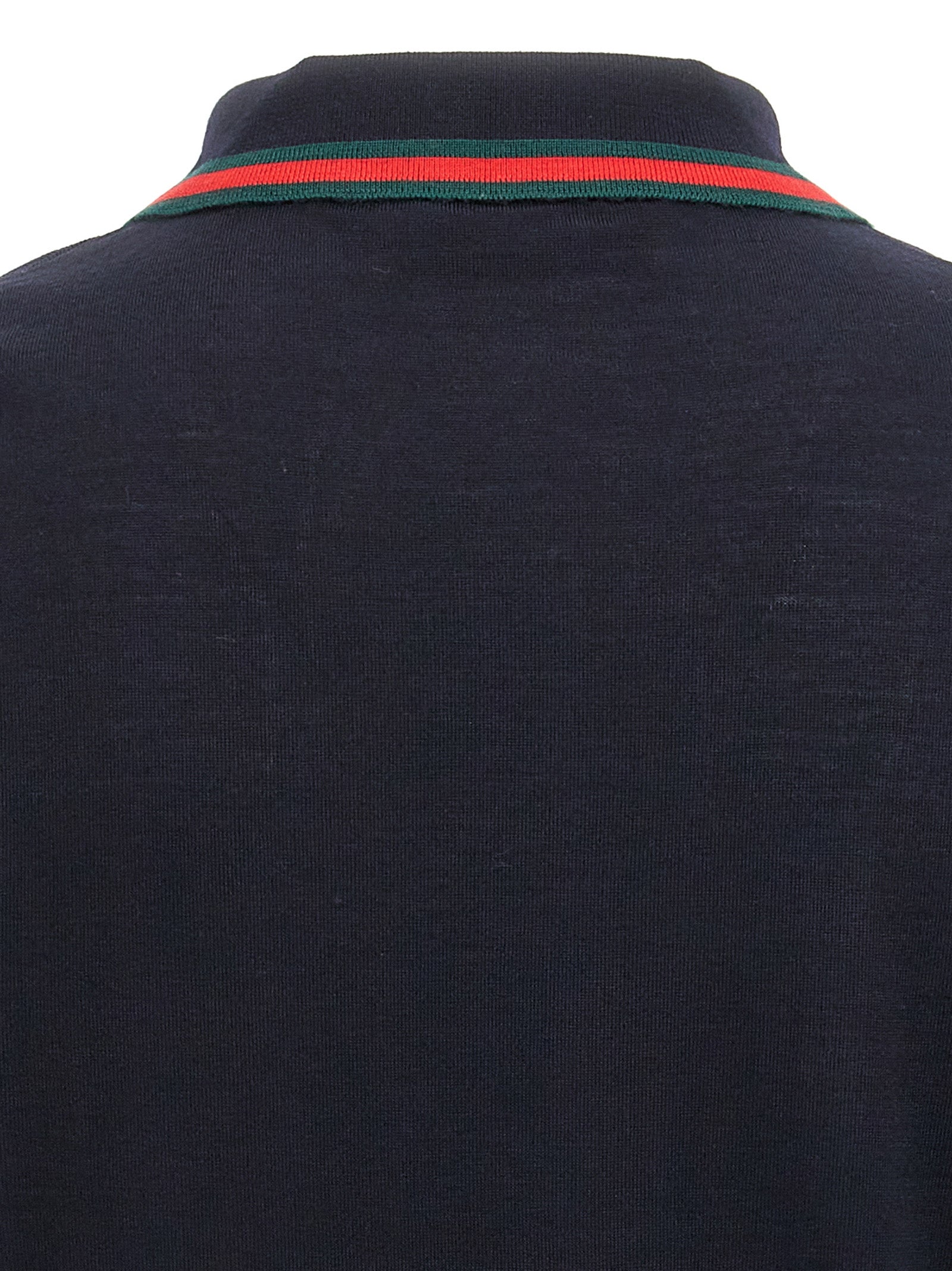 Chemise polo en laine bleue de Gucci, vue détaillée du vêtement avec col et logo Gucci visible.