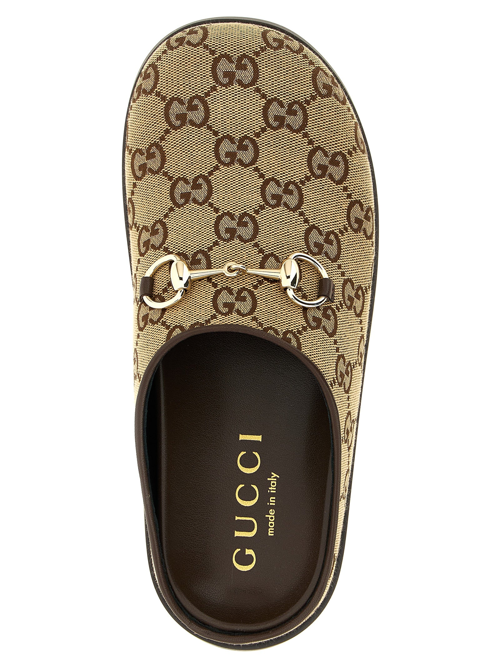 Mules en coton beige de Gucci, chaussures élégantes pour femmes avec design épuré et logo Gucci visible.