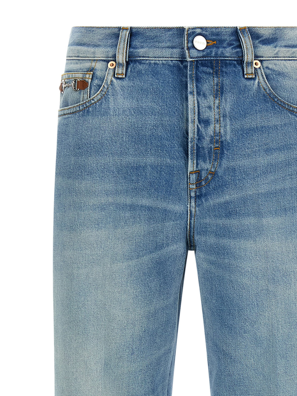 Jeans évasés en coton bleu Gucci, mode décontractée avec coupe tendance, visibles sur cette image.