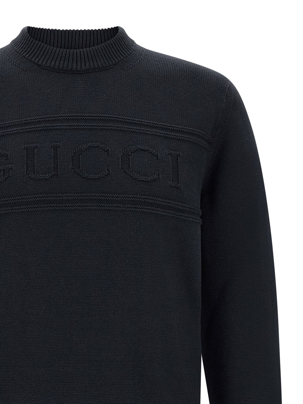 Cardigan en coton bleu Gucci, détail visible, porté sur un mannequin, mode élégante et décontractée.