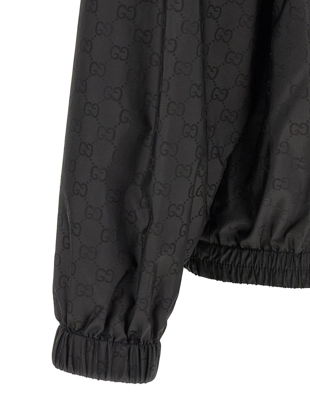 Veste noire en polyamide de Gucci, coupe-vent et légère, avec détails modernes et logo discret visible sur l'image.