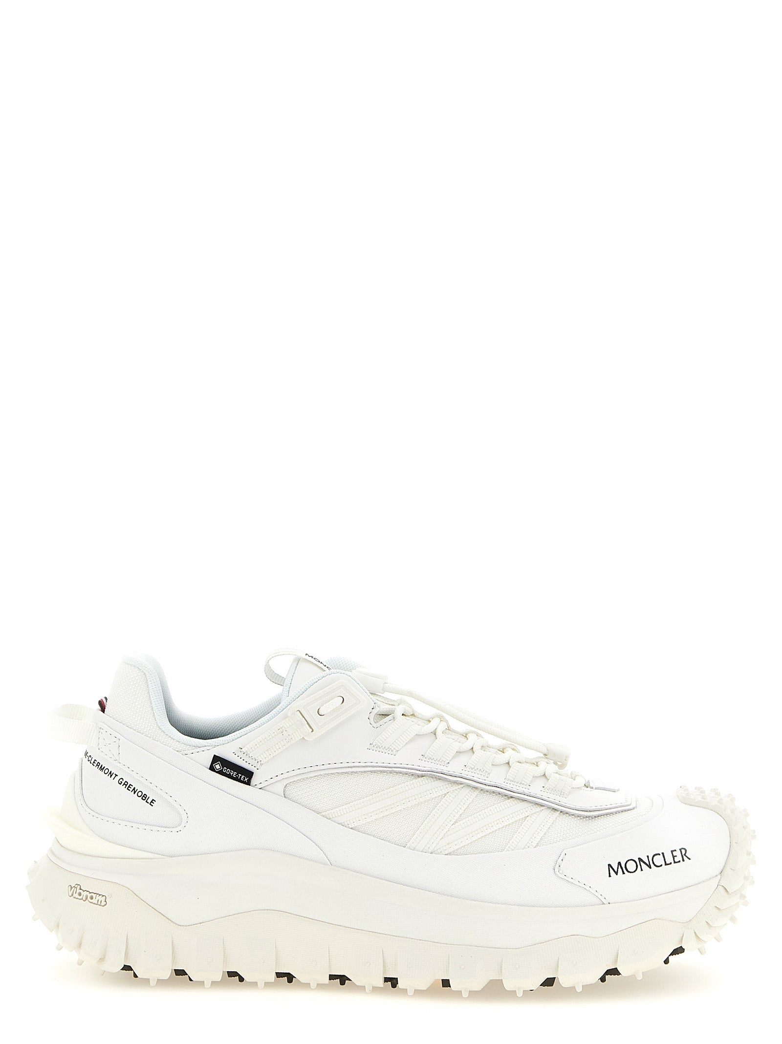 Chaussures de sport blanches en cuir Moncler, baskets athlétiques modernes et élégantes, vues de face sur fond neutre.