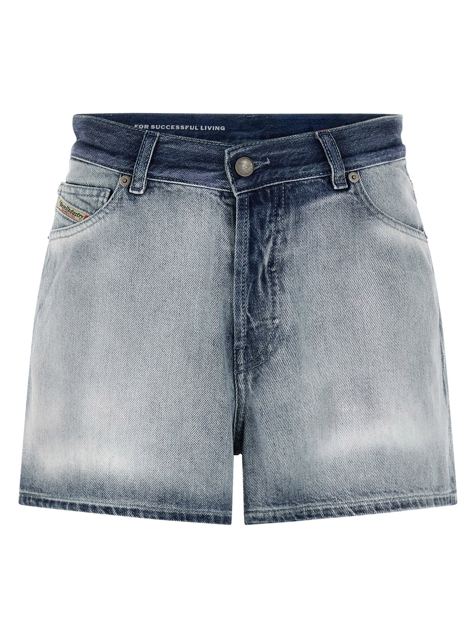 Shorts bermuda en coton bleu de la marque Diesel, style décontracté et confortable, visible avec poches et bande élastique à la taille.