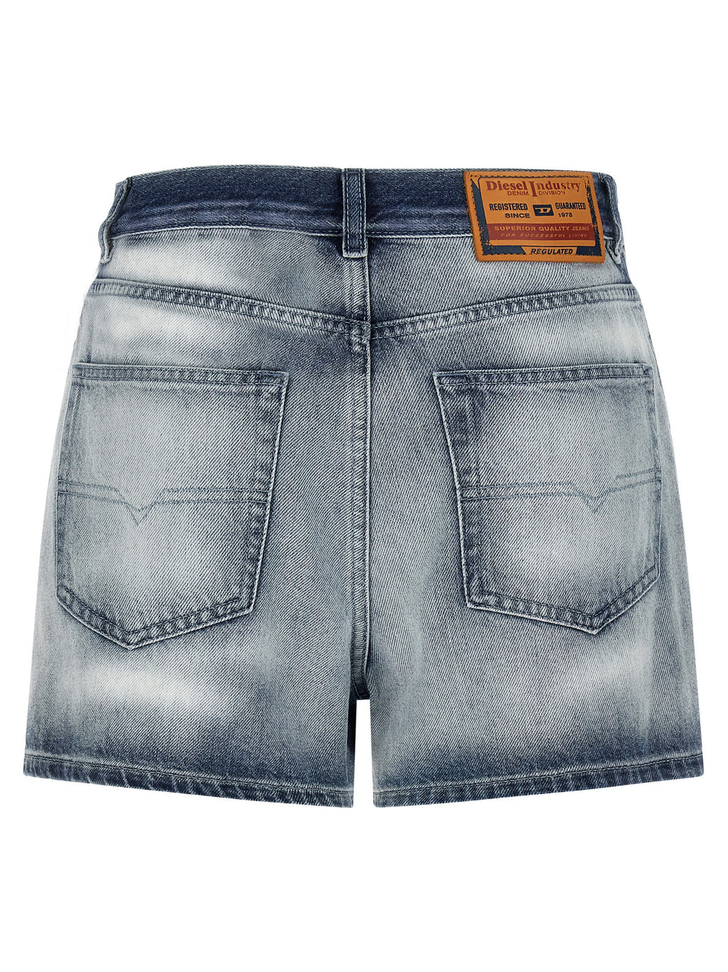 Shorts bermuda en coton bleu de la marque Diesel, vue de face avec détails de couture et ceinture.