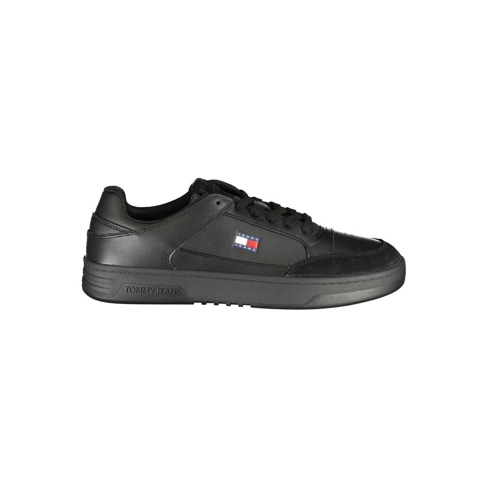 Sneaker pour hommes Tommy Hilfiger en polyuréthane noir, style décontracté avec semelle blanche.
