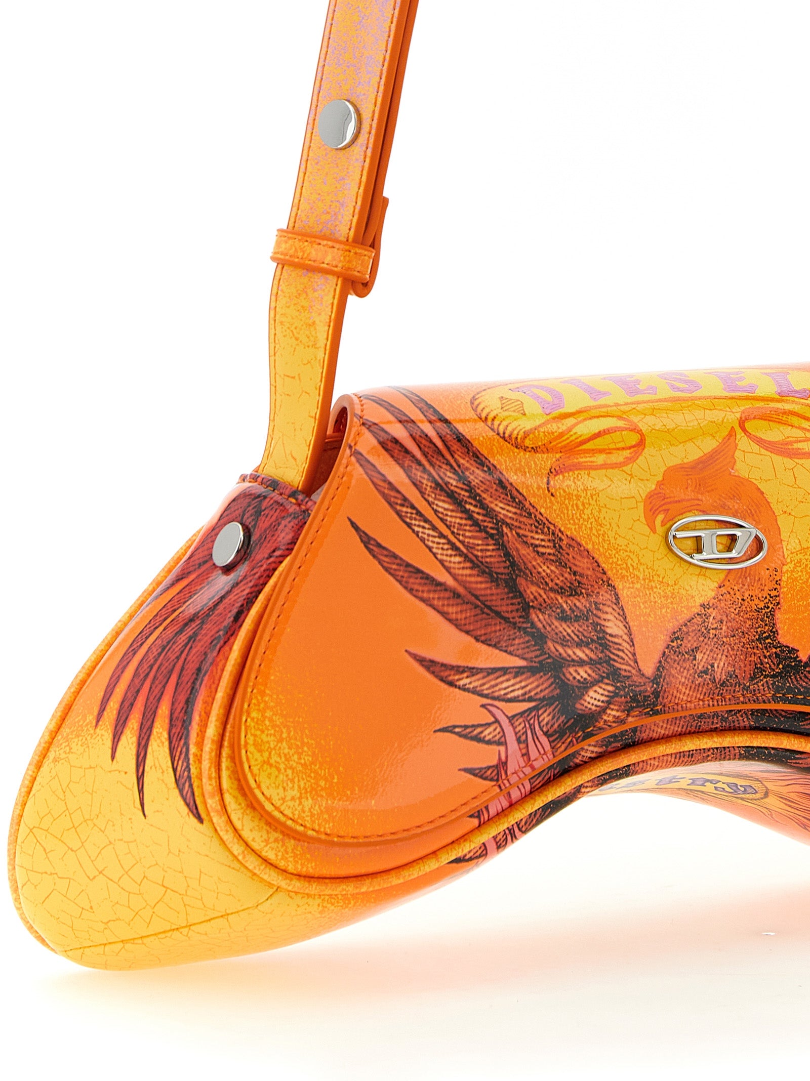 Sac bandoulière Diesel orange en polyéthylène, avec design moderne et pratique, visible avec fermeture et bandoulière réglable.
