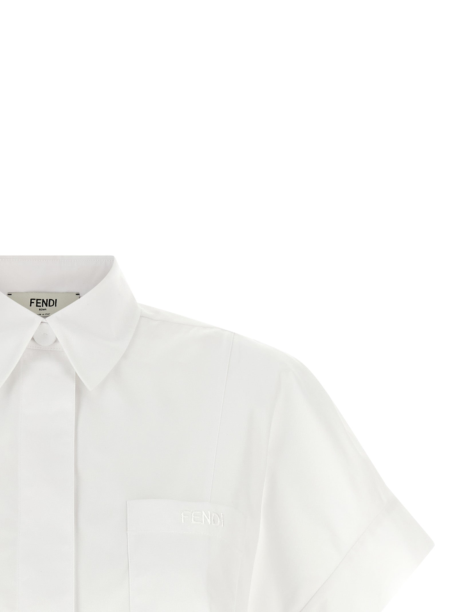 Blouse blanche en coton de Fendi, style élégant avec manches longues et col classique, vue de face.