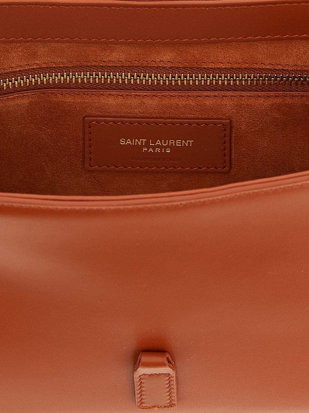 Sac à bandoulière en cuir de veau orange de Saint Laurent, élégant et sophistiqué, avec détails modernes et finition de haute qualité.