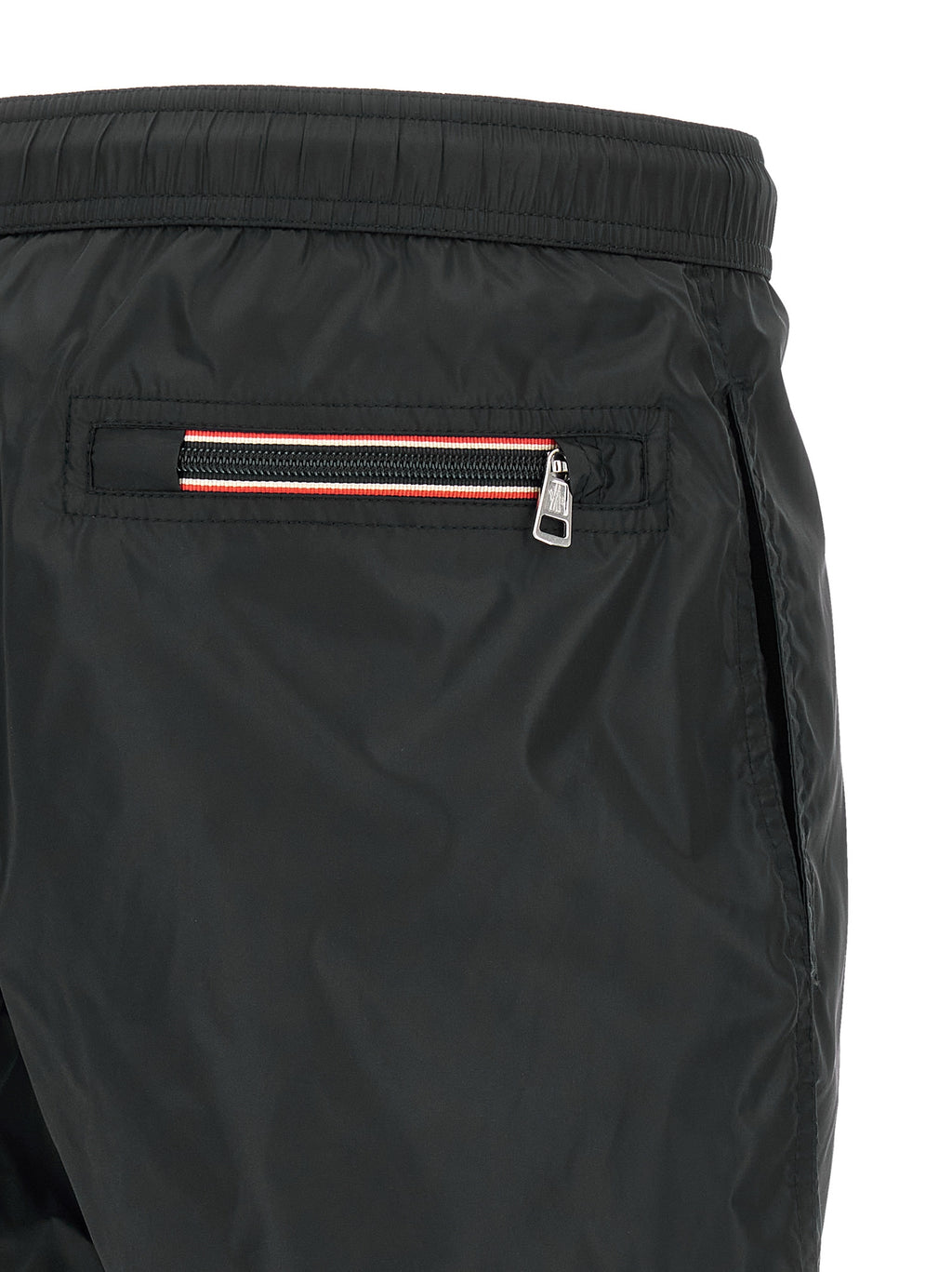 Veste Moncler noire en polyamide longueur genou, doublure chaude et design élégant, adaptée pour l'hiver.