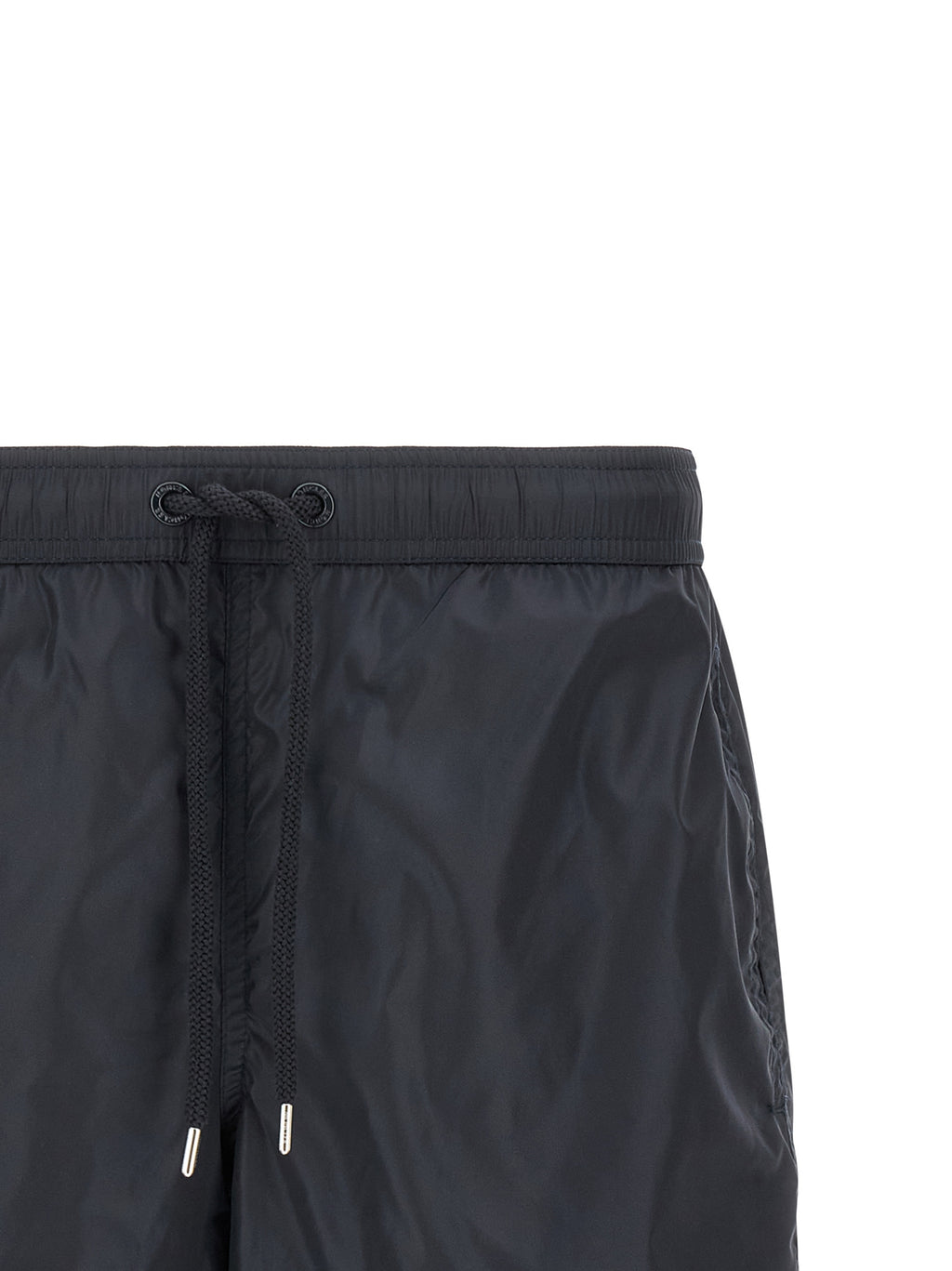 Shorts cargo bleus en polyamide de la marque Moncler, avec poches latérales et ceinture ajustable.