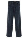 Jeans Diesel en coton bleu, coupe décontractée, style relaxé, visibles avec poches et détails classiques.