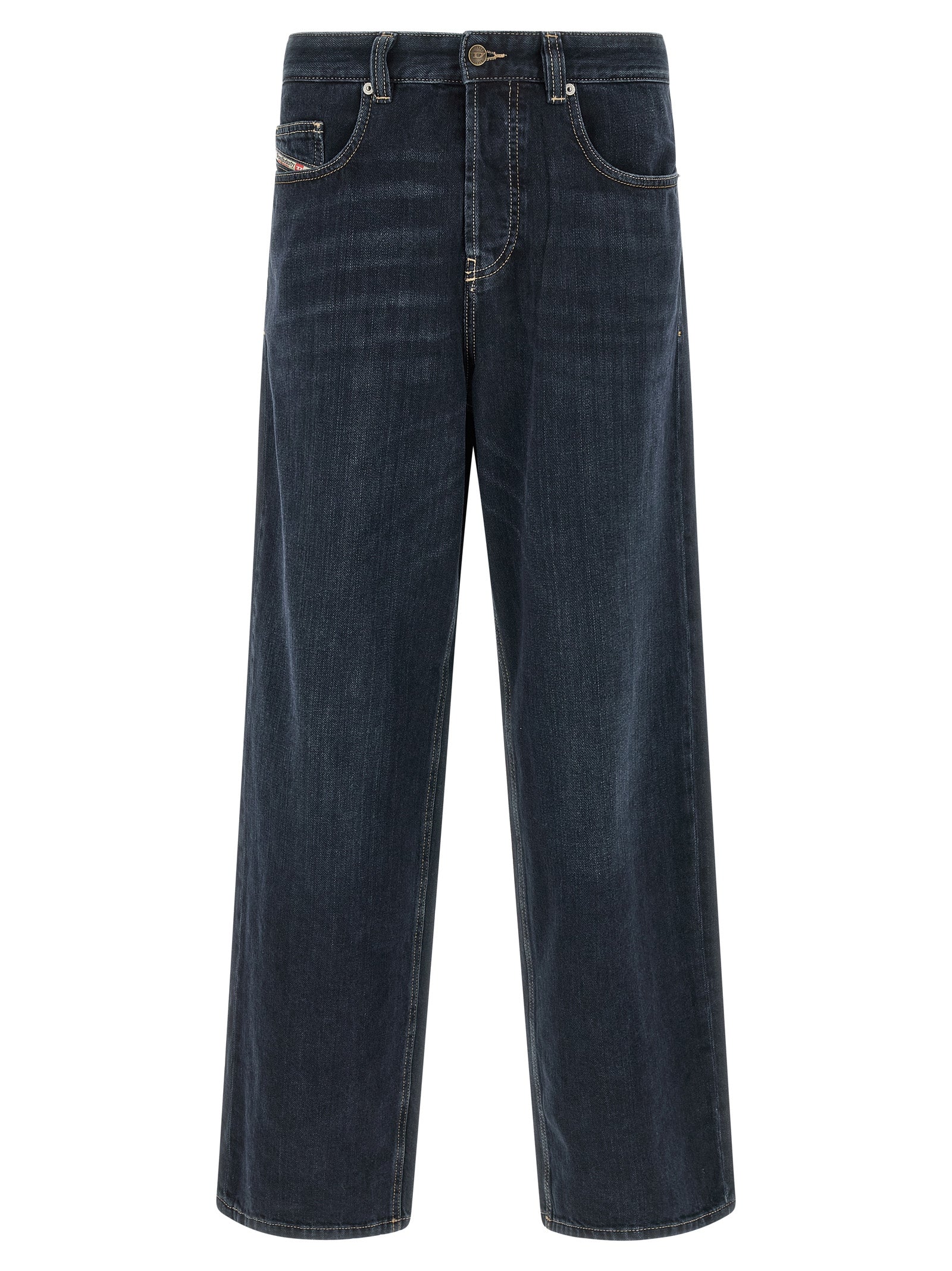 Jeans Diesel en coton bleu, coupe décontractée, style relaxé, visibles avec poches et détails classiques.