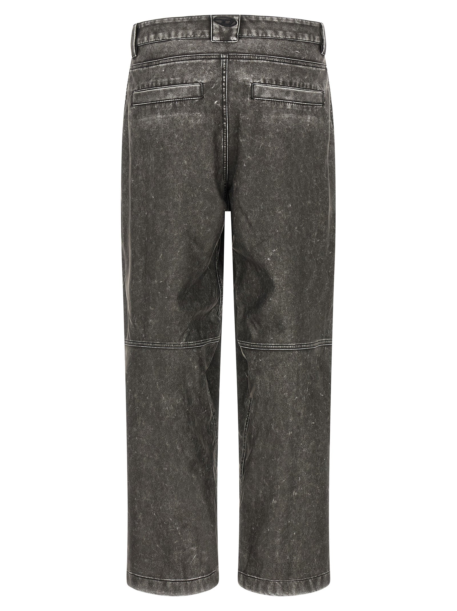 Pantalon décontracté gris en polyethylene de la marque Diesel, vue de face avec ceinture et détails de couture.