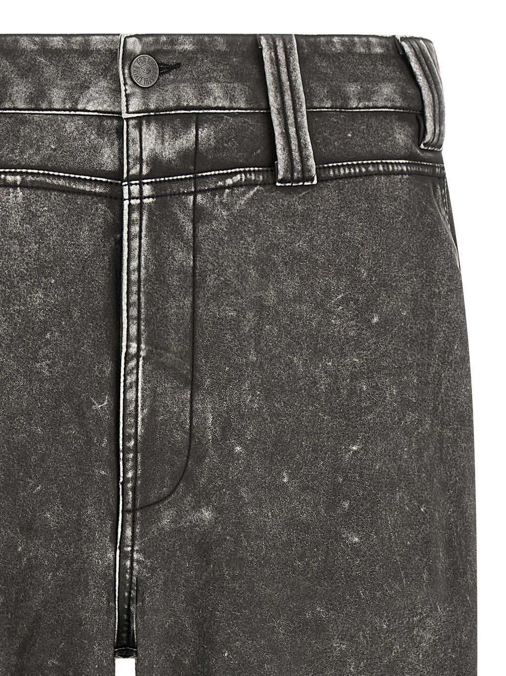 Pantalons décontractés en polyéthylène gris de la marque Diesel, style casual, vue de face avec détails du tissu.