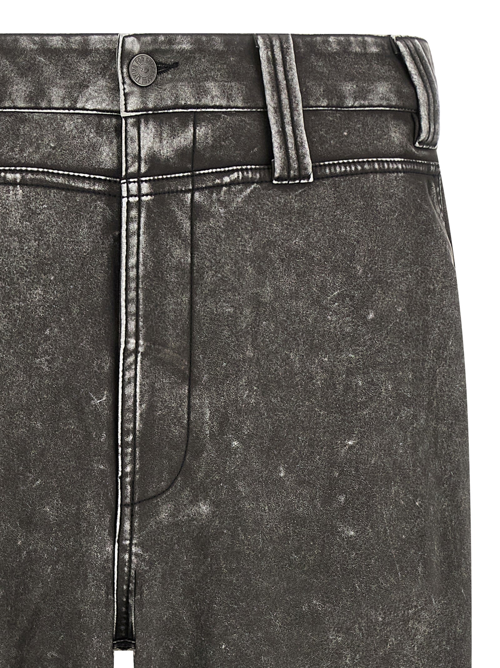 Pantalons décontractés en polyéthylène gris de la marque Diesel, style casual, vue de face avec détails du tissu.