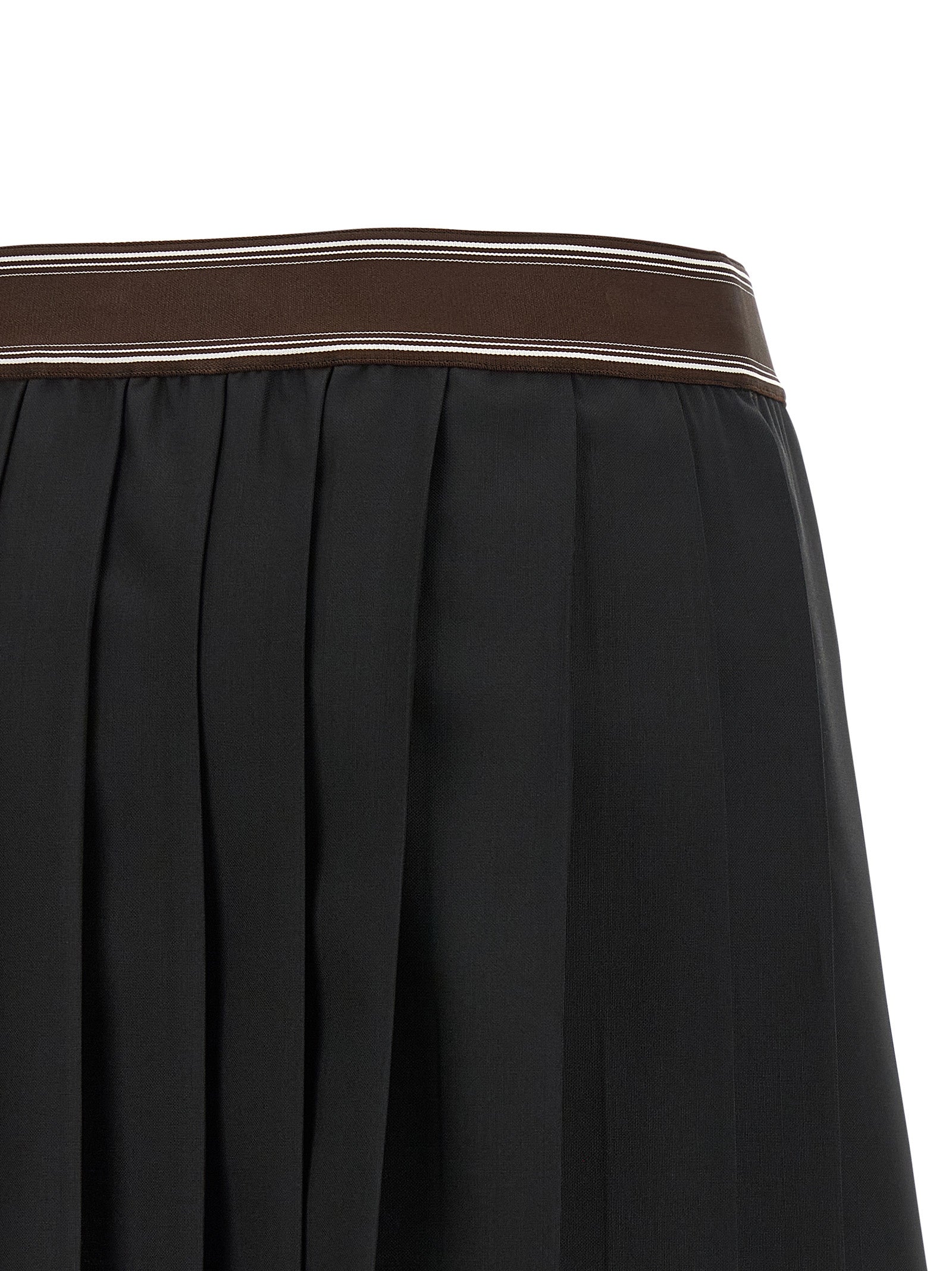 Jupe longue en laine noire de la marque Versace, coupe élégante et sophistiquée, vue de face sur fond neutre.