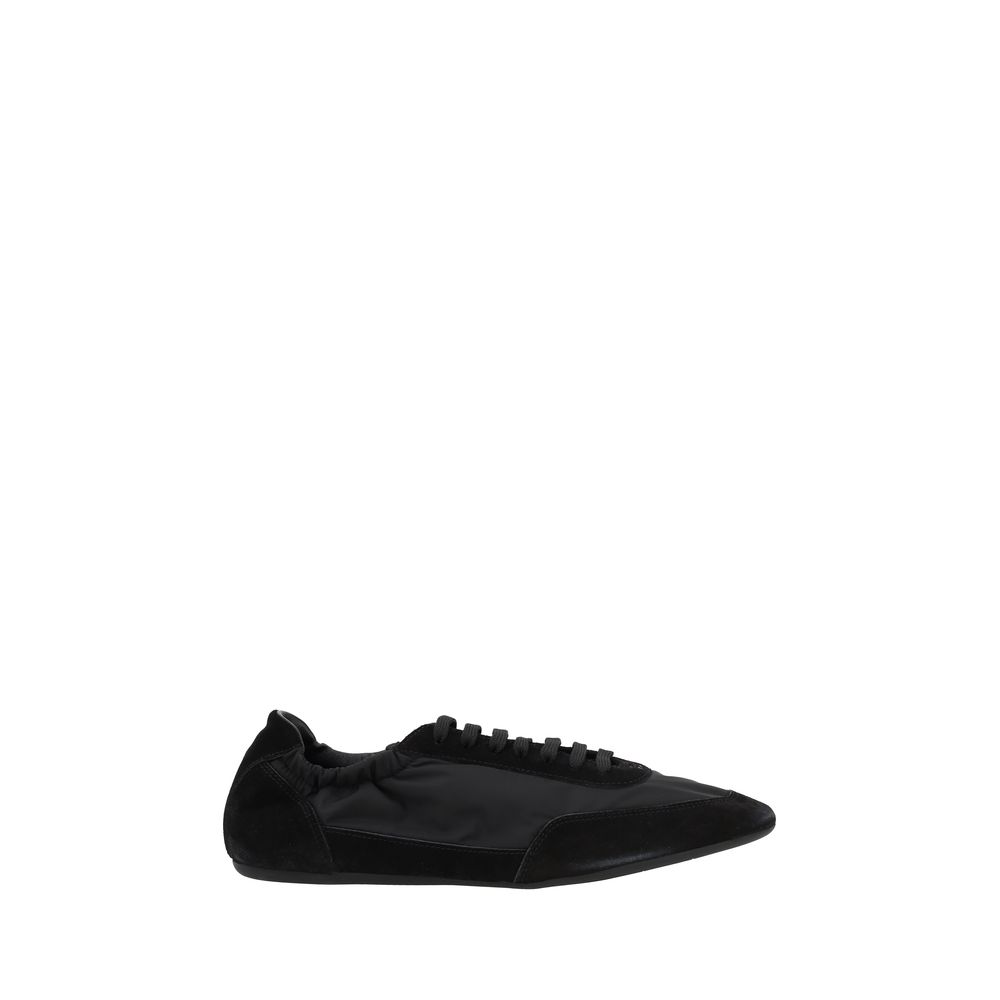 Chaussures de sport en caoutchouc noir Prada, baskets athlétiques avec design moderne et logo Prada visible.
