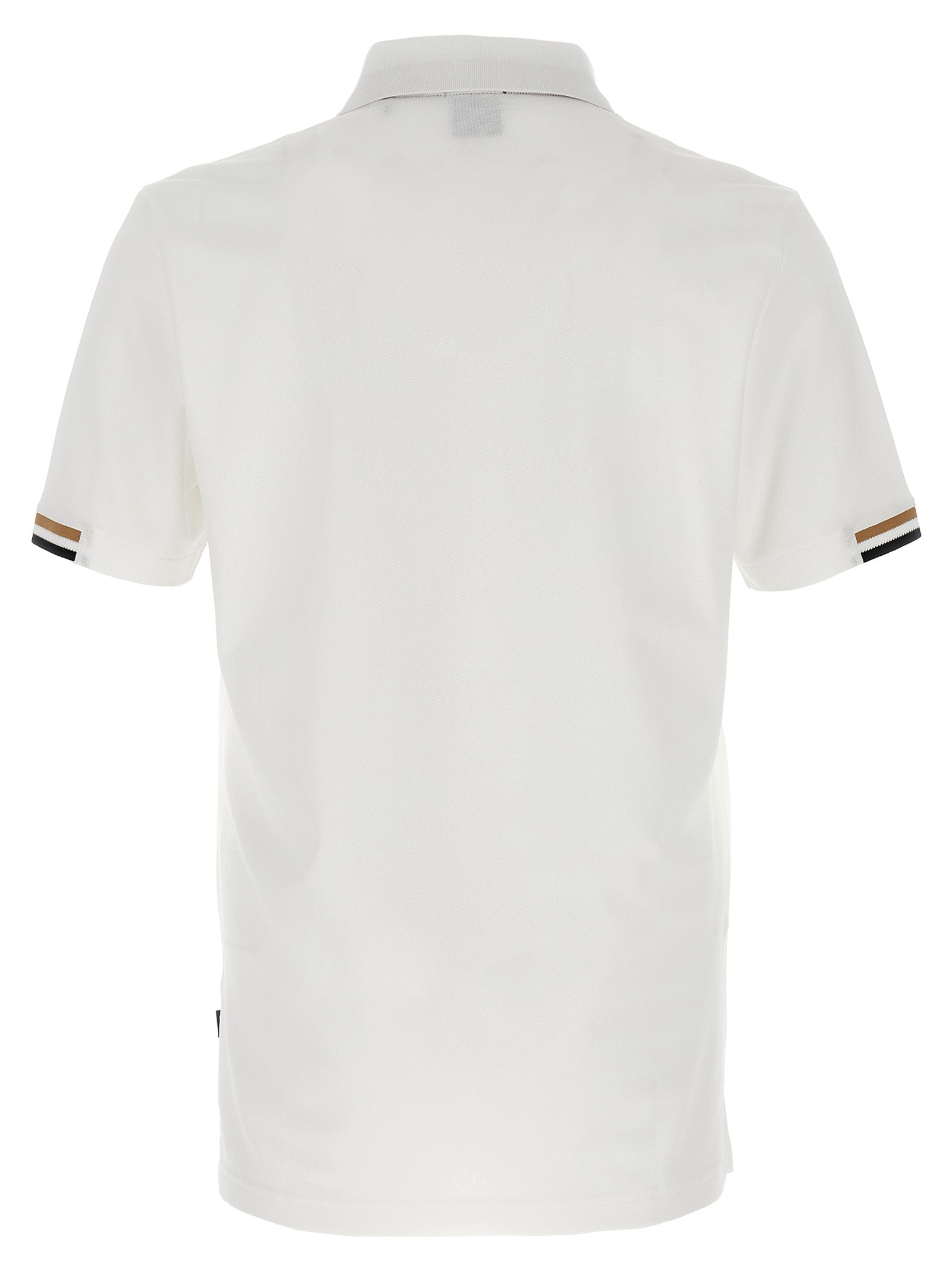 Chemise polo blanche en coton de la marque Hugo Boss, avec col et boutons, portée sur un mannequin.