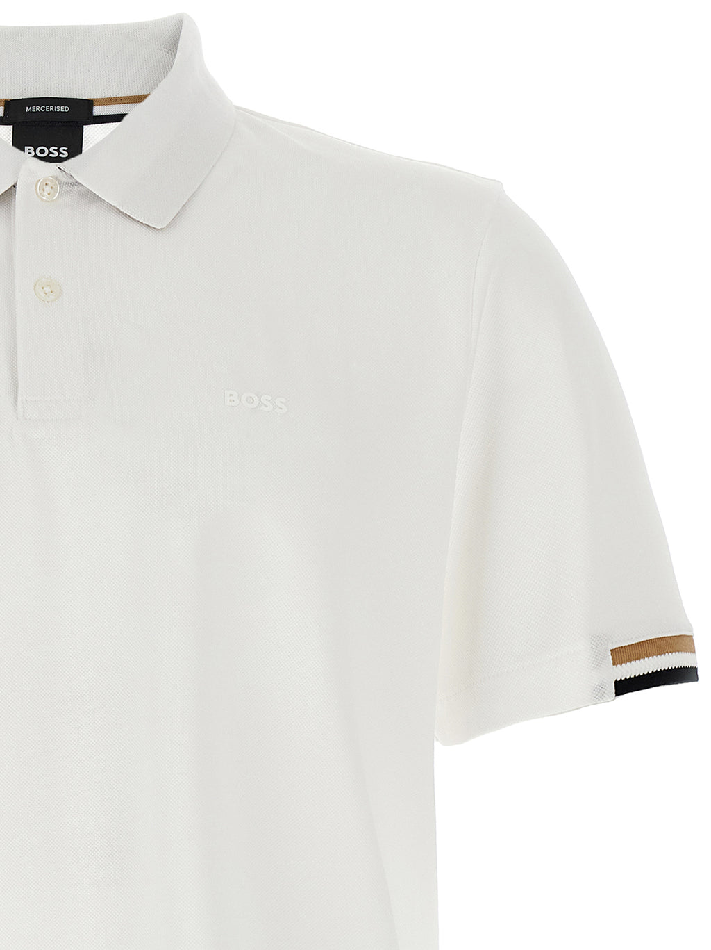 Chemise polo blanche en coton de la marque Hugo Boss, avec col classique et logo discret sur la poitrine.